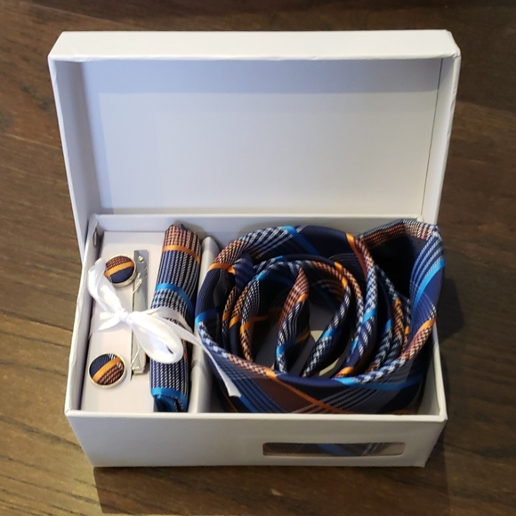 tie, cuff links, tie clip, pocket square set - Picture 1 of 7